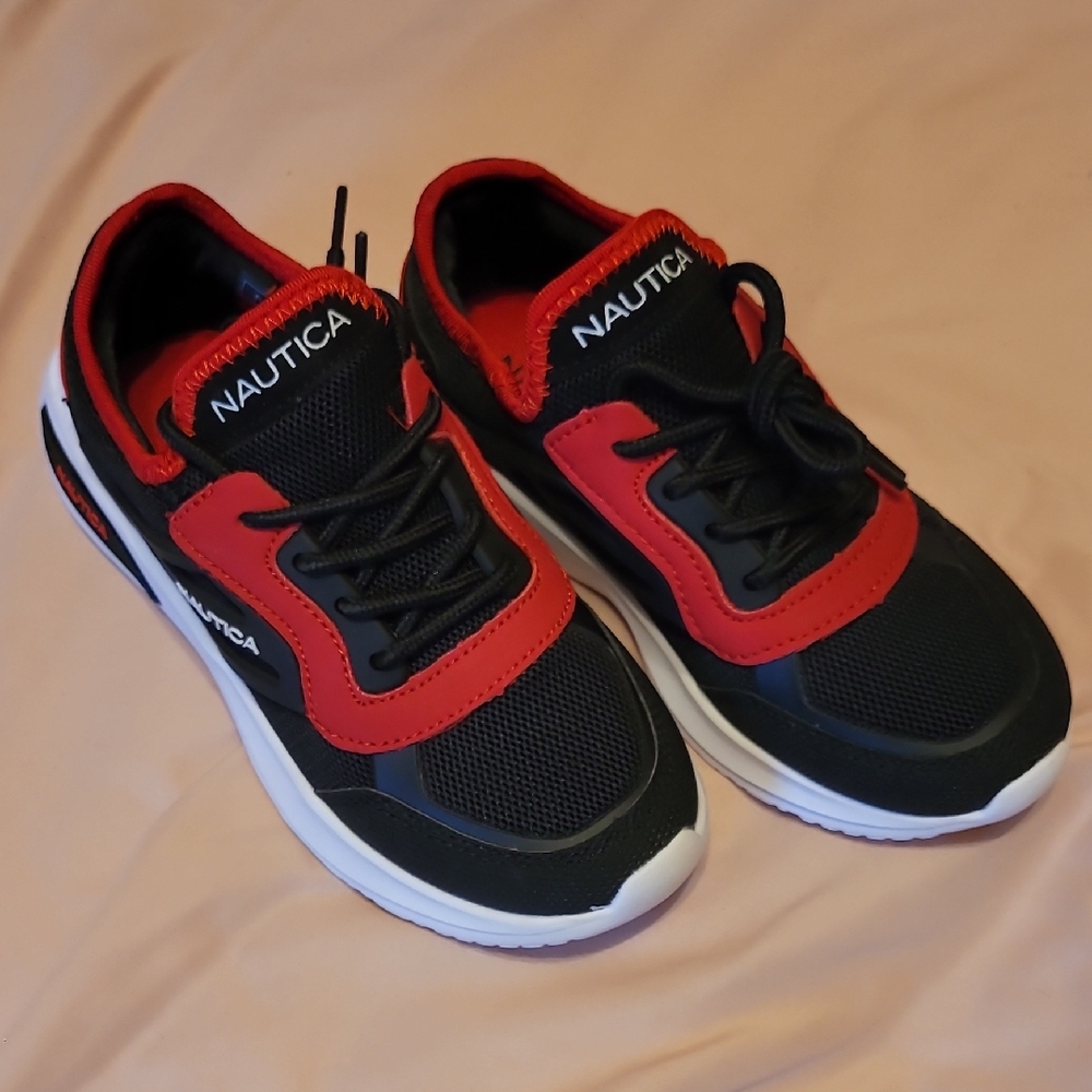 💚5/$20💚Nautica Boys Black and Red Sneakers